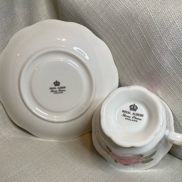 Vintage Royal Albert Bone China Pink Rose Teacup & Saucer Gainsborough Shape - Picture 6 of 8